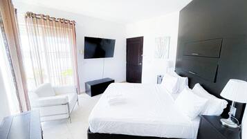 Presidentiële penthouse, 3 slaapkamers, uitzicht op zwembad, aan het strand | Lakens van Egyptisch katoen, luxe beddengoed, donsdekens