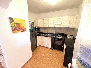 Traditional-Villa, 2 Schlafzimmer, Balkon | Eigene Küche | Kühlschrank, Herdplatte, Wasserkocher mit Kaffee-/Teezubehör