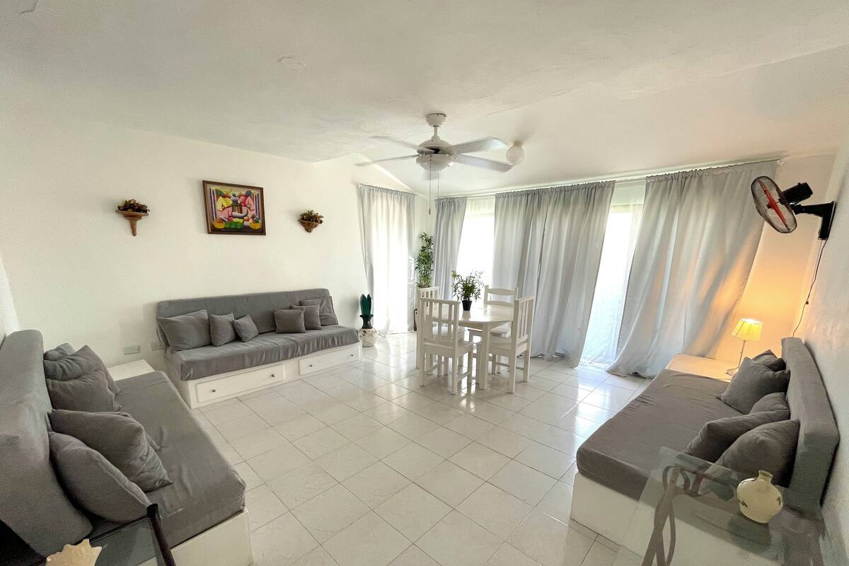 Familienvilla, 3 Schlafzimmer, Gartenblick, am Strand | Wohnbereich | 32-Zoll-LCD-Fernseher mit Kabelempfang