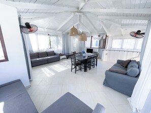 Vila presidencial, 2 quartos, terraço | Área de estar | TV LCD 32 polegadas com canais a cabo