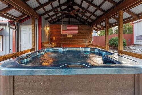 Charming cabin with hot tub on Rough River Lake- epic views!!