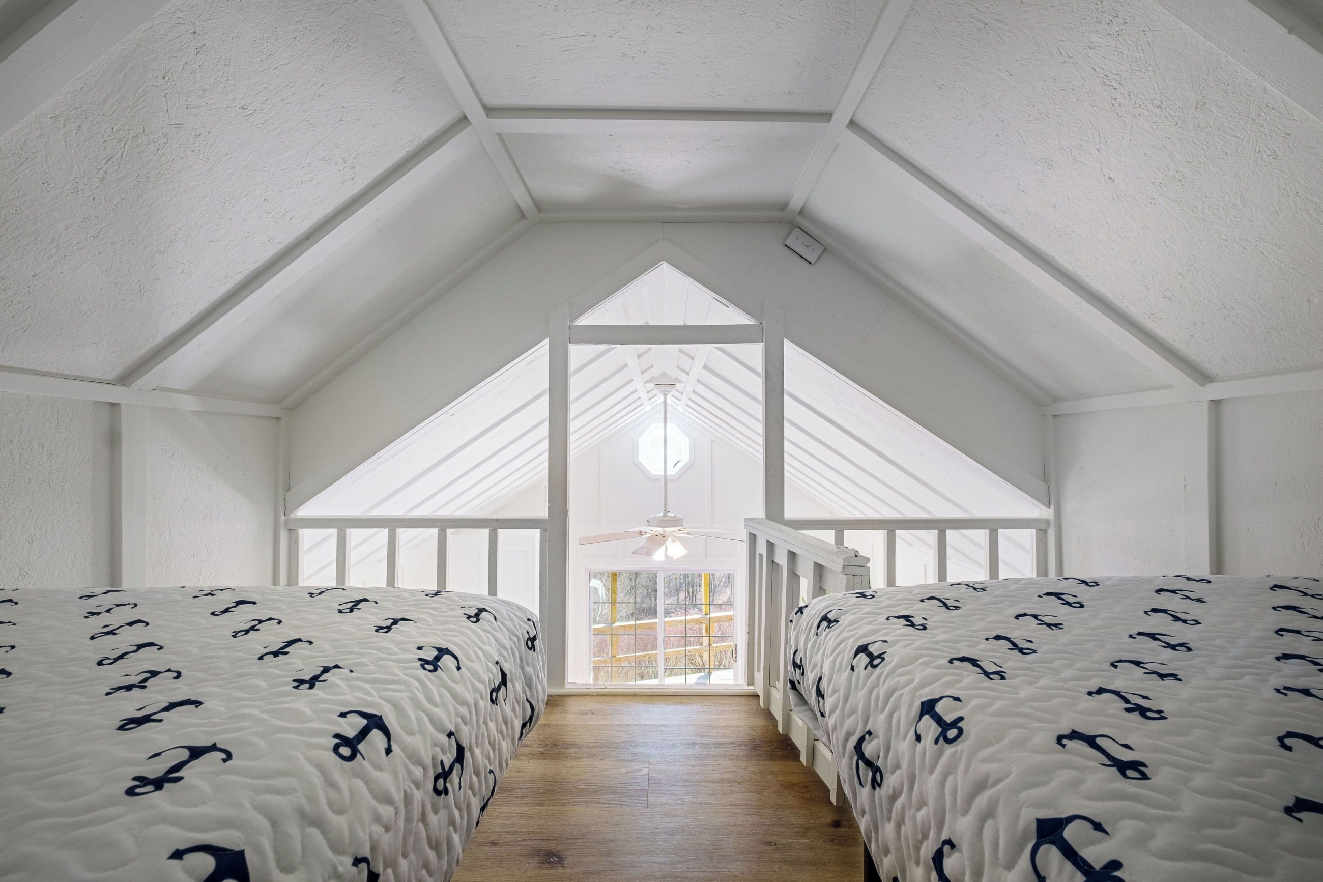 2 habitaciones, tabla de planchar con plancha, internet y ropa de cama 