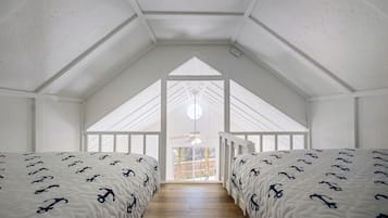 2 bedrooms, iron/ironing board, internet, bed sheets