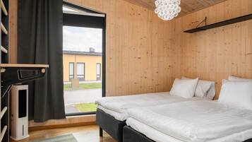 Desk, iron/ironing board, WiFi, bed sheets