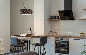 Fridge, oven, dishwasher, coffee/tea maker - Gorgeous apartment in Selca with WiFi (Selca)