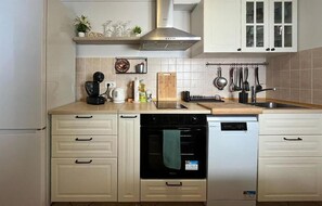 Kühlschrank, Ofen, Herdplatte, Geschirrspüler