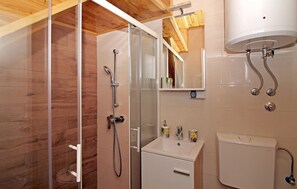 Shower, hair dryer - 1 bedroom beautiful apartment in Dubrovnik (Dubrovnik)