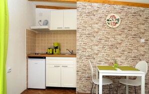 Coffee/tea maker, fridge, oven, stovetop - 1 bedroom beautiful apartment in Dubrovnik (Dubrovnik)