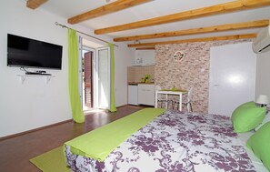 1 chambre, fer et planche à repasser, Wi-Fi gratuit