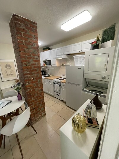 1 Bed/1 Bath Cute Cottage. It is 3 units exactly the same.