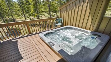 House, Multiple Beds (Poplar 23) | Outdoor spa tub