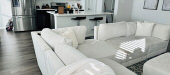 Modern Luxury Stay: 2BR, 2.5BA, Garage + Backyard