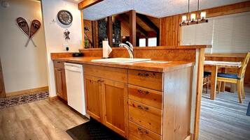 House, Multiple Beds (Towhee 1) | Interior