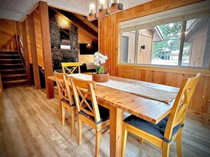 Dining - Towhee 1 (Bend)