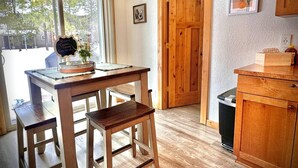 Dining - Towhee 1 (Bend)