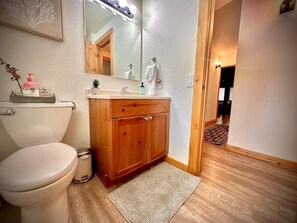 Bathroom - Towhee 1 (Bend)