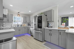 Microones, forn, placa de cuina i rentaplats 