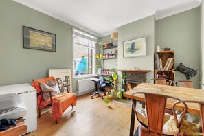 Interior - Spacious & Characterful Victorian 1-bedroom flat in London (London)