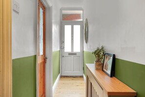 Interior - Spacious & Characterful Victorian 1-bedroom flat in London (London)