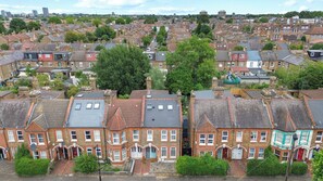 Exterior - Spacious & Characterful Victorian 1-bedroom flat in London (London)