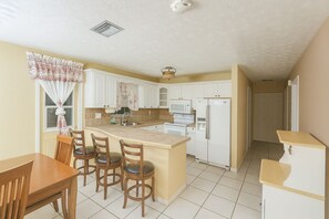 Fridge, microwave, oven, stovetop - Coastal Comfort in Quiet Neighborhood (Stuart)