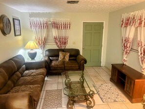 TV - Coastal Comfort in Quiet Neighborhood (Stuart)