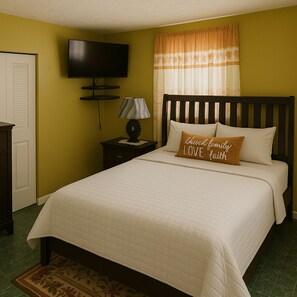 Iron/ironing board, WiFi, bed sheets - Coastal Comfort in Quiet Neighborhood (Stuart)