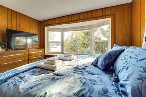 2 habitaciones, escritorio, tabla de planchar con plancha y internet 