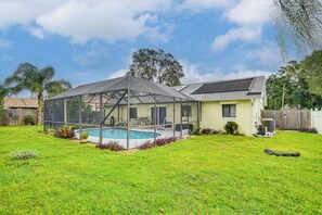 A house with a covered patio, a swimming pool, and a fenced yard. - 7 Mi to Beach! Poolside Oasis in Port Orange (Port Orange)