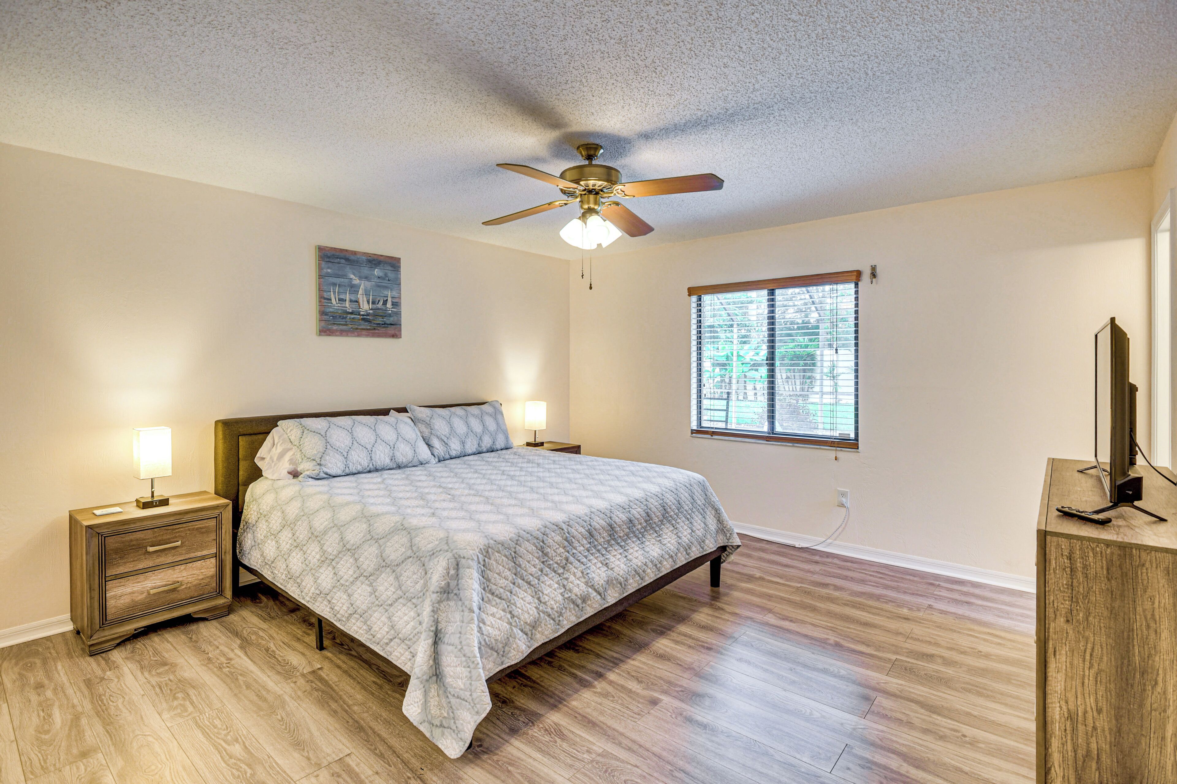 3 bedrooms, iron/ironing board, travel crib, internet