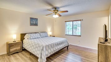 3 bedrooms, iron/ironing board, travel crib, internet