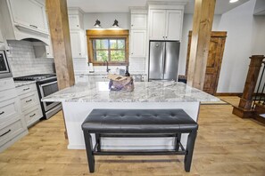 雪櫃、微波爐、焗爐、爐具