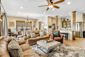 電視、壁爐、書籍