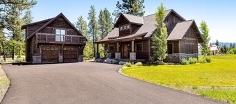 Scenic, Stylish, Serene, & close to everything!