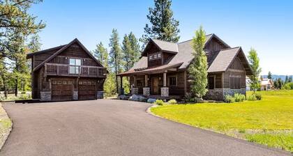 Scenic, Stylish, Serene, & close to everything!