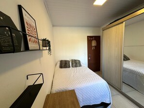 2 chambres, fer et planche à repasser, Wi-Fi, draps fournis