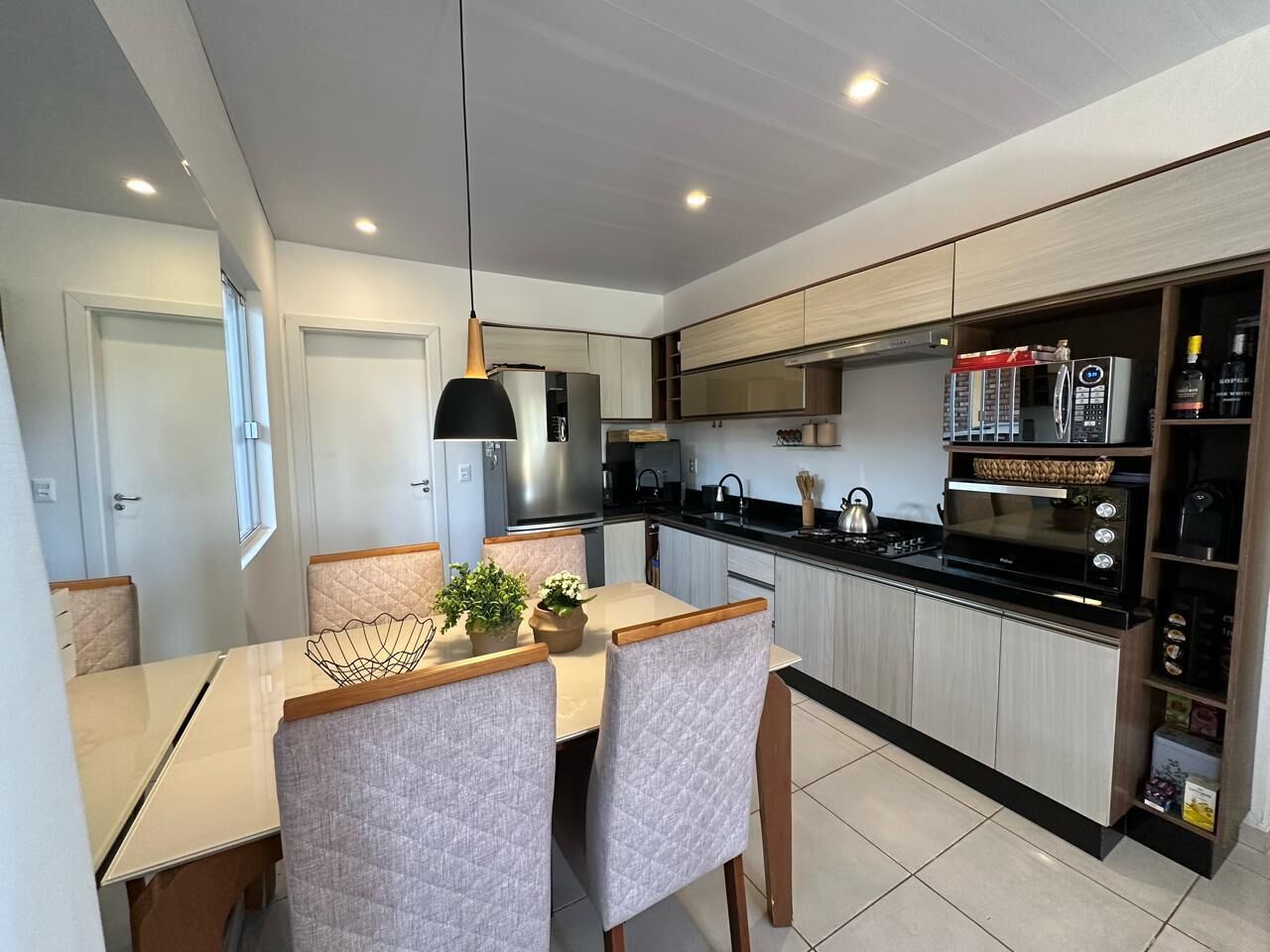 Micro-ondes, four, plaque de cuisson