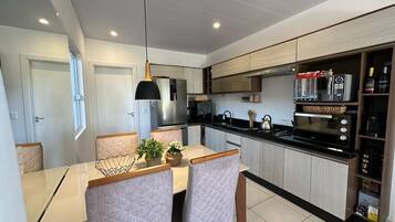 Micro-ondes, four, plaque de cuisson