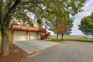 Exterior - Chesapeake Bay Views & Private Deck: Cozy Cottage (Stevensville)