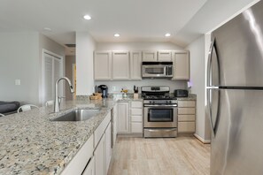 Fridge, microwave, stovetop, coffee/tea maker - Chesapeake Bay Views & Private Deck: Cozy Cottage (Stevensville)