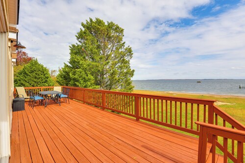 Chesapeake Bay Views & Private Deck: Cozy Cottage