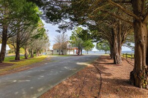 Property grounds - Chesapeake Bay Views & Private Deck: Cozy Cottage (Stevensville)