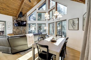 Dining - Family Getaway w/ Hot Tub! 20 Mi to Flagstaff (Munds Park)
