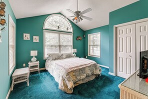 3 bedrooms, iron/ironing board, internet, bed sheets