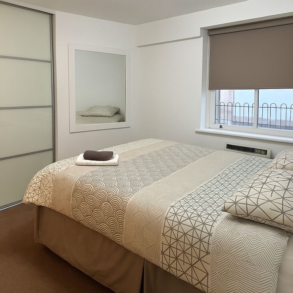 2 habitaciones, escritorio, tabla de planchar con plancha y wifi gratis 