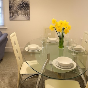 Dining - 2 Bedroom 2 Bathrooms 2
Double Beds Kitchen Ground Floor & Parking Central (Bishop's Stortford)