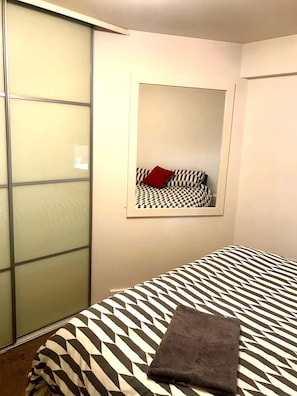 2 makuuhuonetta, silitysrauta/-lauta, Wi-Fi, vuodevaatteet