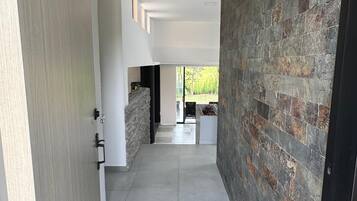 Room, 4 Bedrooms, Terrace, Garden View | Interior