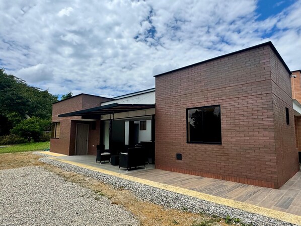 Habitación, 4 habitaciones, Terraza, vista al jardín | Exterior