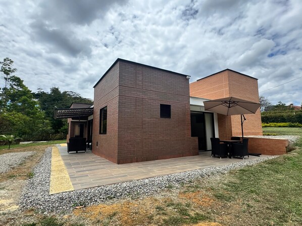 المنشأة من الخارج